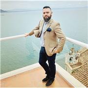 Diplomato all'Accademia Nazionale d'Arte Drammatica disponibile per scrittura creativa e tecnica